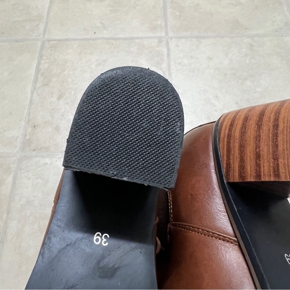 Brown boots - Picture 4 of 12